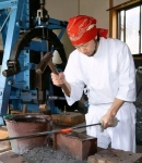 米国産砂鉄で日本刀作り、福井　古来技法伝授、販路拡大へ