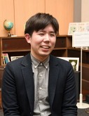 坪田譲治文学賞を受賞した八重野統摩さん