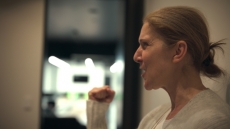 セリーヌ・ディオンの闘病ドキュメンタリー、Prime Videoで独占配信　力強い表情のファーストルック