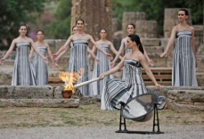 ギリシャでパリ五輪の聖火を採火