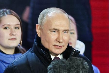 　モスクワの「赤の広場」で開かれたクリミア半島併合１０年を記念する集会で話すロシアのプーチン大統領＝１８日（タス＝共同）