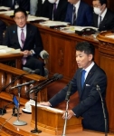 「表層深層」衆院代表質問　泉氏「インフレ手当」迫る　首相持論、補選後初の対決