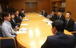 岡山県 男性職員の育休取得推進へ　経験者４２人「応援団」委嘱