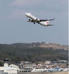 東京便減便、沖縄便欠航 岡山空港　２０～２８日は発着各１便のみに