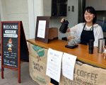 鷲羽山観光客 コーヒーでお出迎え　協力隊の中臣さん 地域の魅力発信