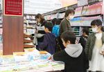 休校…学習ドリル求め書店に続々　売り上げ６倍、完売し追加発注も