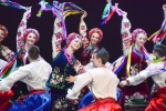 歌や踊りの力を信じて　ウクライナ舞踊団が来日