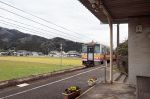 姫新線古見駅　先輩踏切に挟まれた６６歳の駅