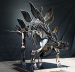 鉄の恐竜骨格やイラスト集合　倉敷の美術館で作品展２３日開幕