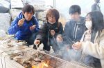 笠岡・北木島で「牡蠣初め」を　冬の味 家族連れら堪能、９日まで