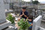 コロナ禍、酷暑の中で墓参り　岡山県内 盆の入り、先祖を供養