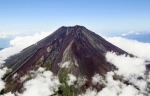 「弾丸登山」の危険性呼びかけ　富士山、事故対策で山梨県