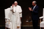 ローマ教皇、ポルトガルを訪問　腹部手術後の初外遊