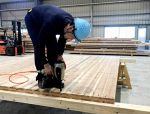 厚さ３分の２ ＣＬＴ薄型床材開発　銘建工業、建築材料費を抑制