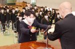 日新高で卒業式 多くがマスク着用　県内高トップ切り５２人巣立つ