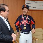 世界身体障害者野球 優勝を報告　日本代表槙原さん 新見市役所訪問