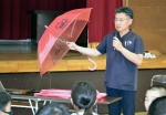 ピンク傘で乳がん啓発、和歌山　小学校に置き傘