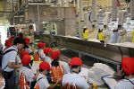 平福小児童 ＳＤＧｓ取り組み見学　岡山ランドリー工場を訪問