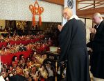 感謝込め３００体以上の人形供養　福山・正法寺 参列者が名残惜しむ