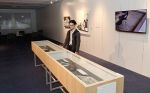閉店後メルカ内撮影「非日常を」　現代アート作家山本さんが作品展