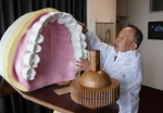 ５千個の入れ歯に圧倒、香川の異色美術館　歯とアートがテーマ「口福」願い