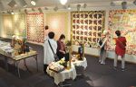 手縫いの大作タペストリー並ぶ　岡山 キルト教室生の作品展始まる