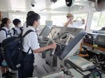 備前で練習船「弓削丸」公開　小中学生が操舵室やレーダー見学