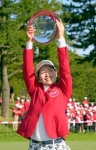 １９歳桜井がツアー初勝利　女子ゴルフ最終日
