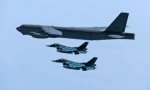空自、米空軍Ｂ５２爆撃機と訓練　日本海と東シナ海
