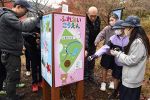 西粟倉小６年 地元公園に案内看板　木や生き物 ネイチャーゲーム紹介