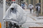 九州、四国の各地に線状降水帯　台風６号が北上、記録的大雨