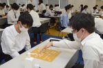 岡山県高校秋季将棋 １０４人競う　Ａ組男子厨子さん 女子和気さんＶ