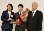 阿久井選手が世界王座獲得を報告　出身地の倉敷市役所訪問