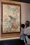 彩色技術光るクジャク 丹念な描写　「皇室と岡山」展、入場者を魅了