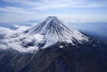 危険な「弾丸登山」控えて　富士山周辺自治体など要請
