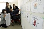車椅子でも映えるＴシャツ提案へ　岡山の専門校と旭川荘が共同作業