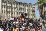 シリアで反体制デモが２週間継続　アサド大統領に退陣要求