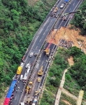 中国、道路崩落で２４人死亡　広東省の山間部、３０人負傷