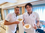 世界水泳、ピザが団結に一役　競泳日本「心にも栄養を」