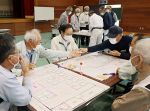 カードゲームで避難所運営学ぶ　矢掛・美川地区で住民ら研修会