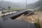 鏡野で５２４ミリ 県内最大降水量　台風７号接近、橋一部崩落も