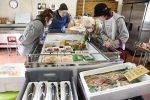 美作・大原地域の鮮魚店好評　住民「買い物難民の救世主に」