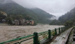 インドで洪水、１４人死亡　不明１００人超、被害拡大も