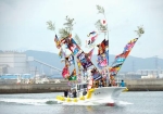 福島・相馬で新造漁船の進水式　「おいしい魚を取り続ける」