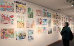 身近な風景や思い出 色彩豊かに　岡山県児童生徒絵画展始まる