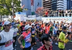 秋空の下、２万人が駆け抜ける　第１１回神戸マラソン開催