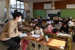 臨時休校 対応に追われる自治体　岡山県内、教室開放など
