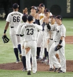 日本、２―１で韓国下し決勝進出　アジアプロ野球第２日