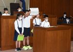 奈義町 １７年ぶり「こども議会」　児童５２人、町政に要望や提案