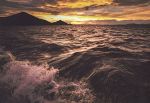 村上さん最優秀 読者の写真コン　荒々しい海の波 砕けるしぶき撮影